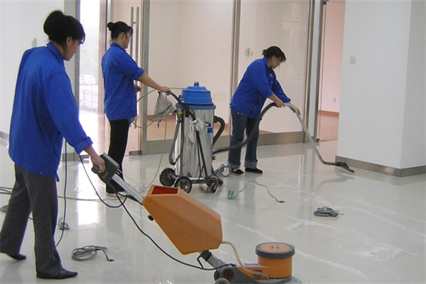 現代社區中的仆人家政與物業管理 服務升級與協同發展